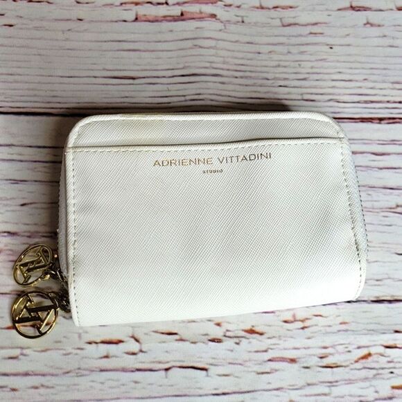 Adrienne Vittadini Small White Wallet - Picture 1 of 6